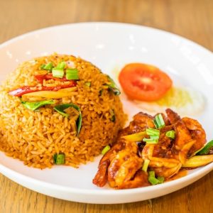 tom-yum-fried-rice-with-shrimps_1339-96456